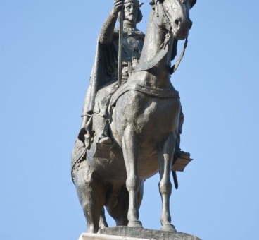 Estatua de San Fernando, Sevilla